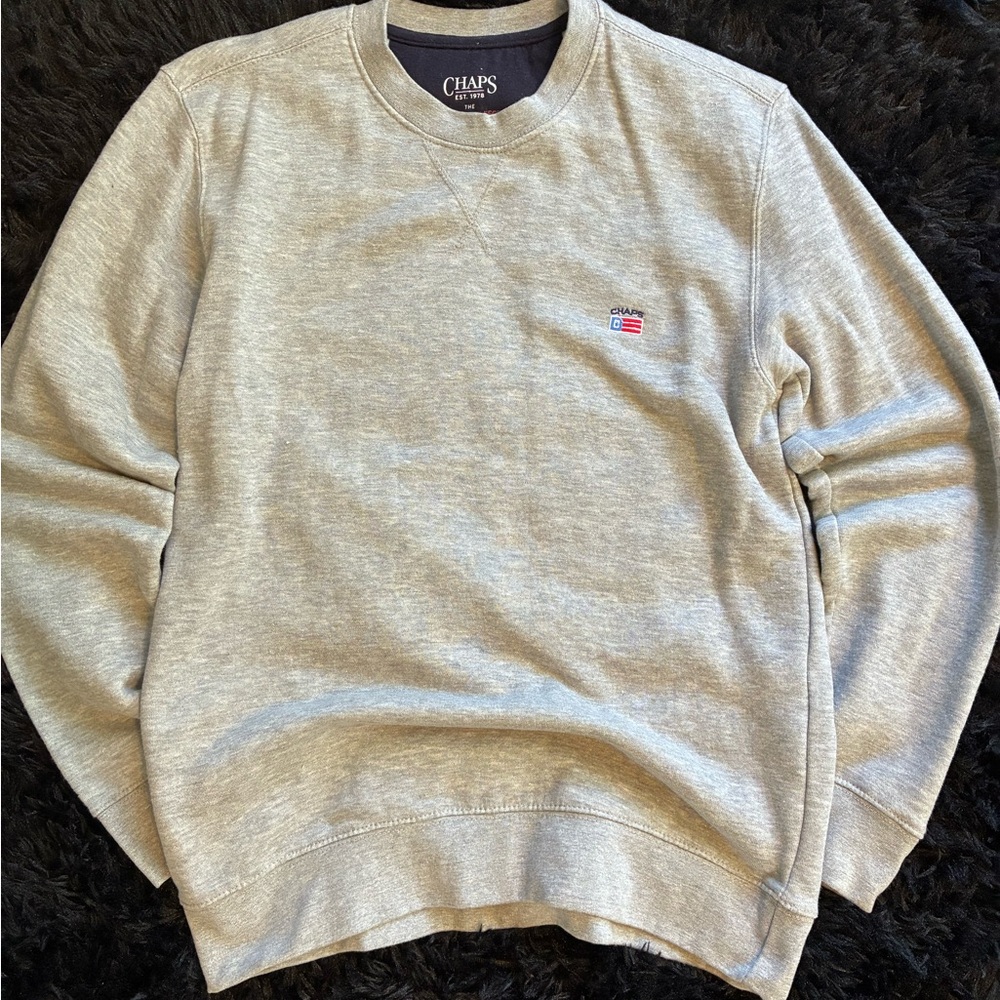 Chaps Men's Light Gray Crewneck Sweatshirt with Flag Logo